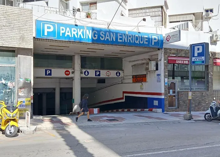Tropical Holiday Apartment - Parking, Wifi, Ac
